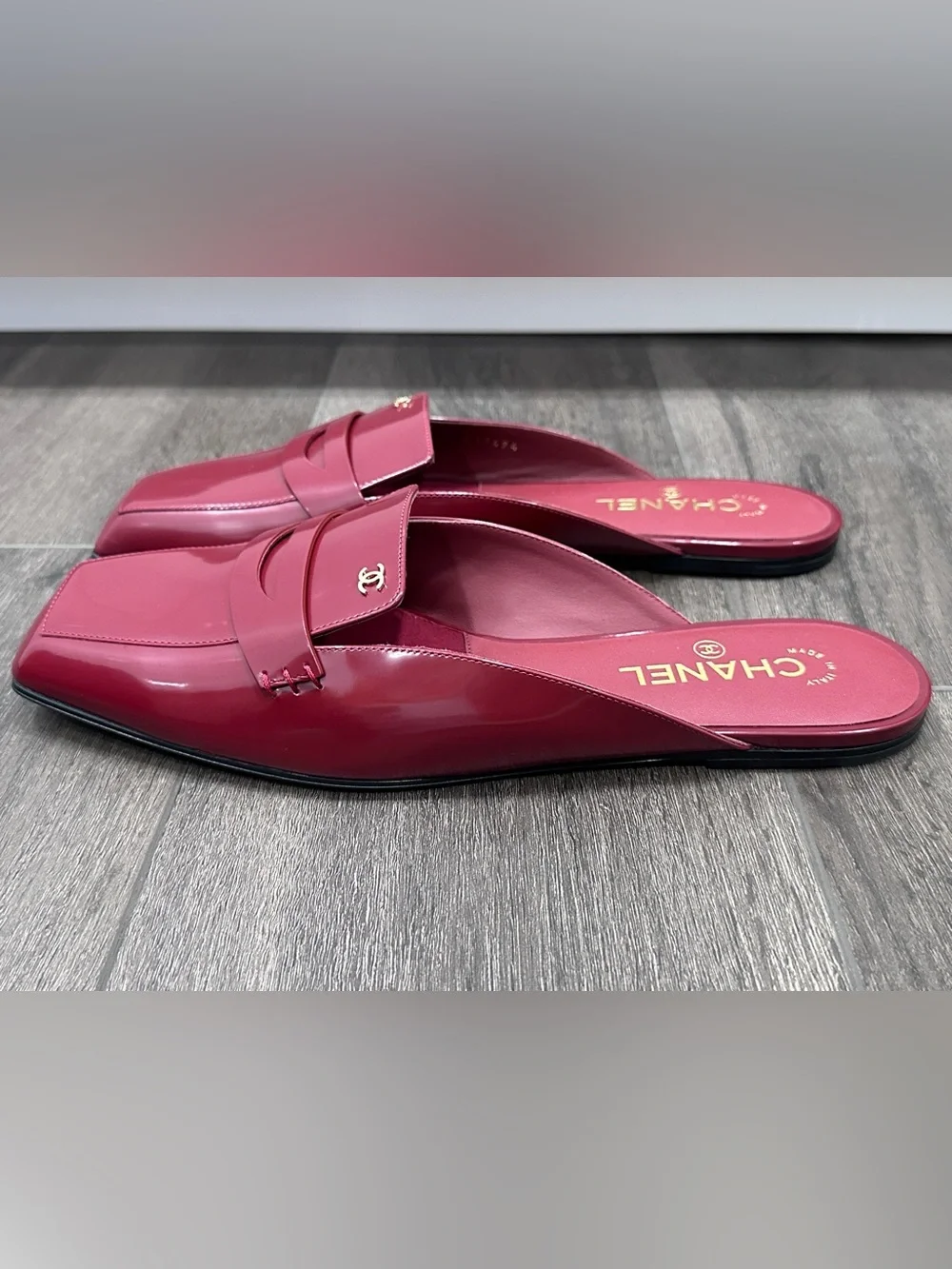 2026 CHANEL BURGUNDY LEATHER SLIDES MULES HALF LOAFER SHOES GOLD CC LOGO 41